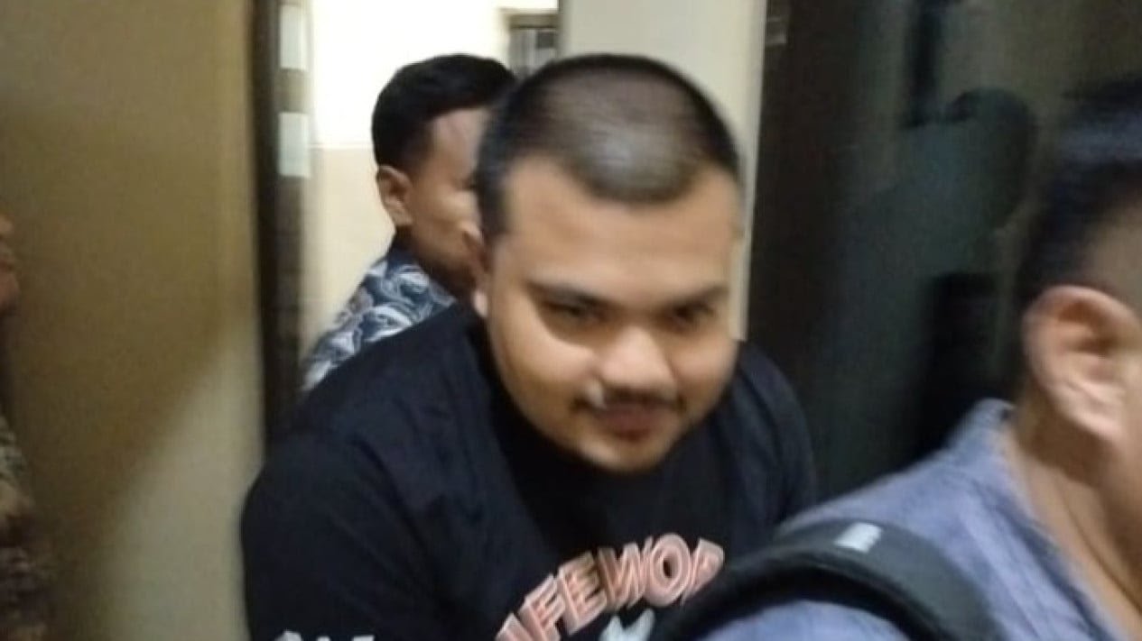 69993c26ddc1b-debt-collector-berinisial-ma-alias-ari-ubenz-resmi-jadi-tersangka_lampung