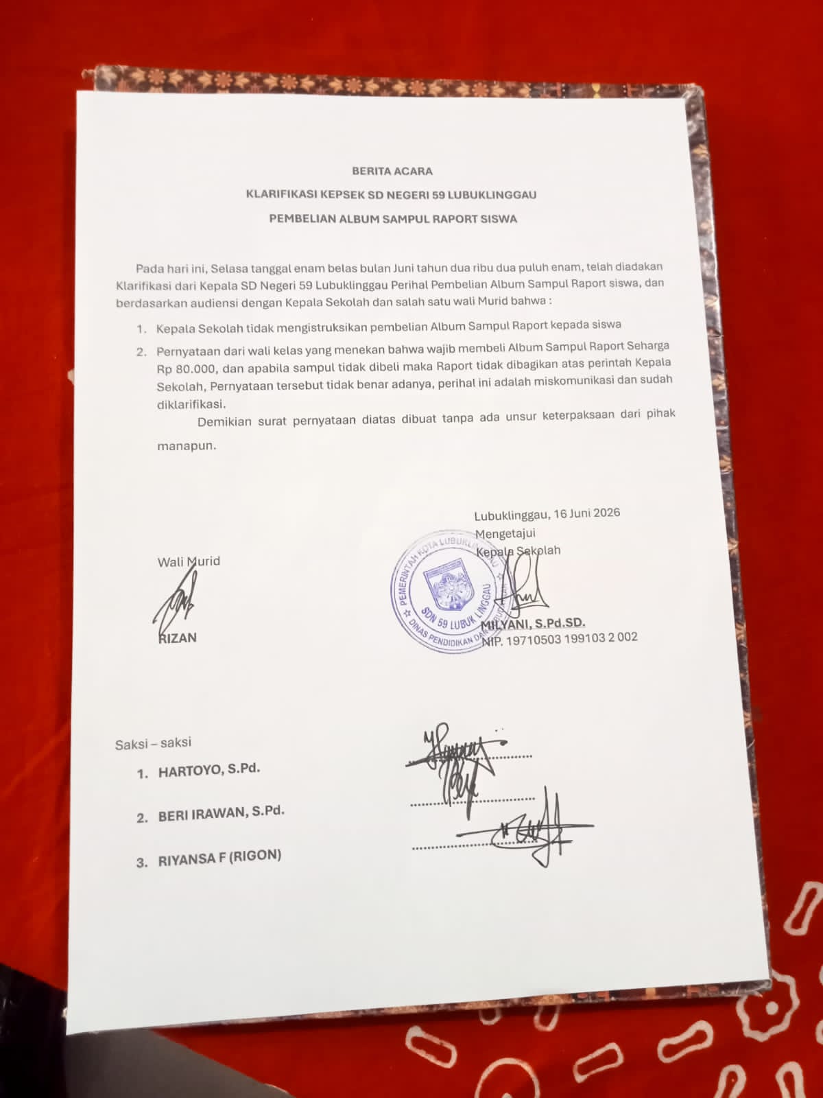 "Terkait Adanya Paksaan Untuk Pembelian Sampul Raport Siswa, Berikut Klarifikasi Kepala Sekolah Dasar 59 Kota Lubuklinggau" "terkait-adanya-paksaan-untuk-pembelian-sampul-raport-siswa-berikut-klarifikasi-kepala-sekolah-dasar-59-kota-lubuklinggau"